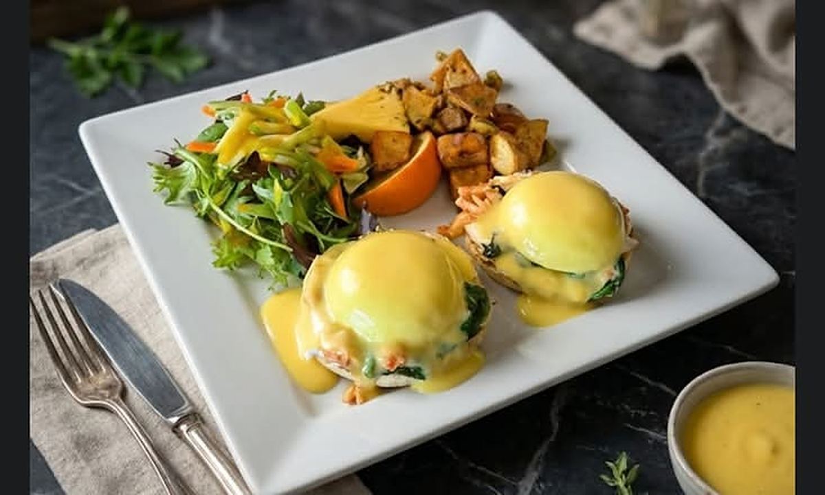 Lobster Florentine benedict at Lighthouse 971